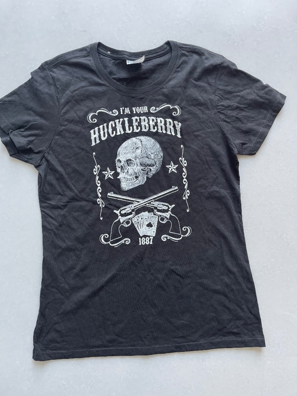 Port & Company Women’s Huckleberry Skull Graphic T-Shirt Size S Black 100% Cotto